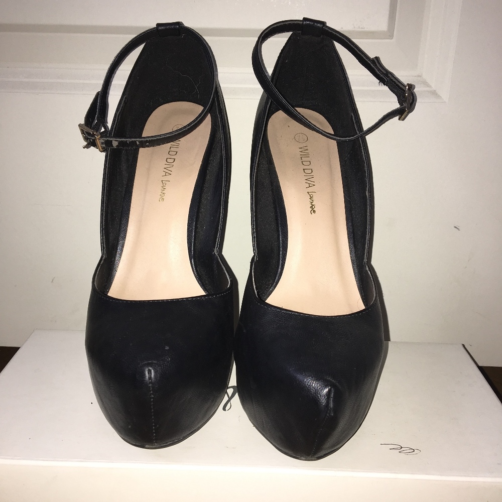 heels - Picture 1 of 4